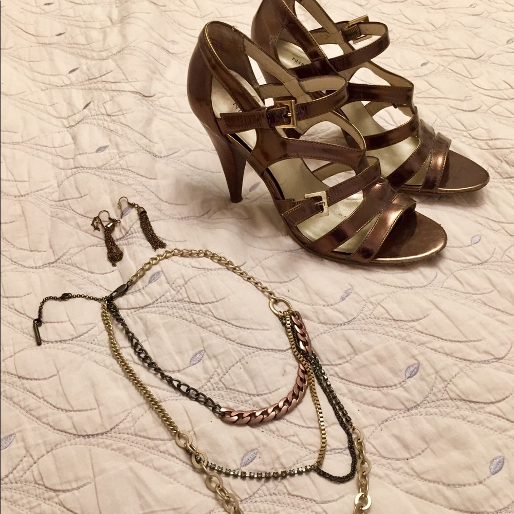 GUC Size 6.5 Women’s Y2K Nine West Pewter Strap Heels